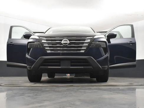 Used 2024 Nissan Rogue SV FWD image 11
