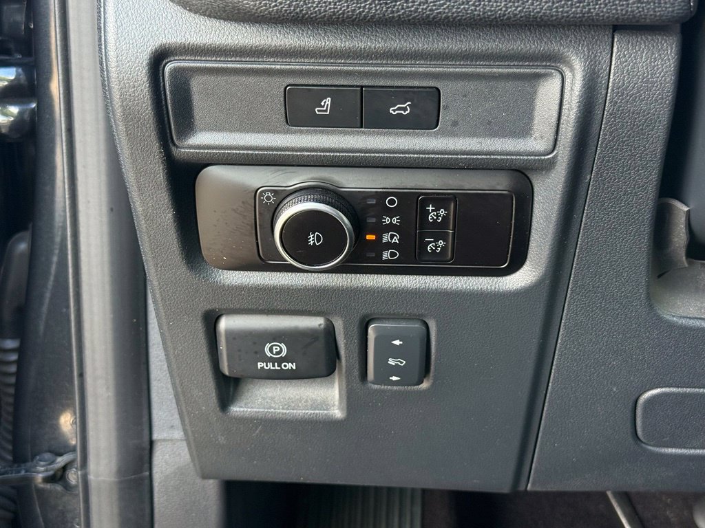 Used 2023 Ford Expedition Limited AWD/4WD image 16