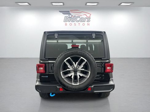 Used 2024 Jeep Wrangler Unlimited w/ Convenience Group AWD/4WD image 5