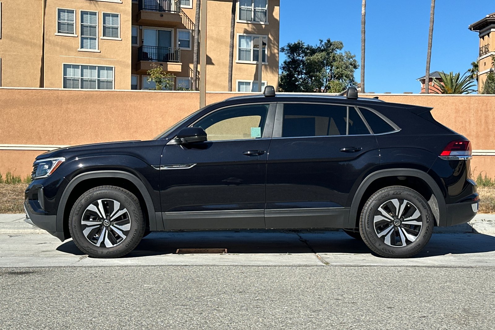 Used 2026 Volkswagen Atlas Cross Sport SE FWD image 7