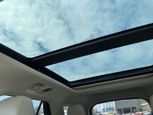 Used 2021 Ford Explorer XLT w/ Equipment Group 202A image 20