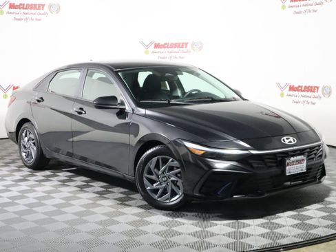 Used 2024 Hyundai Elantra SEL FWD image 2