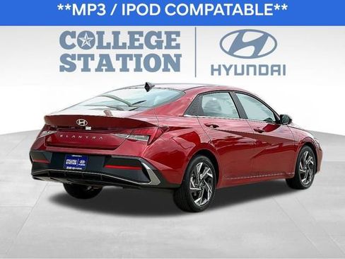Used 2024 Hyundai Elantra SEL w/ Convenience Package image 8