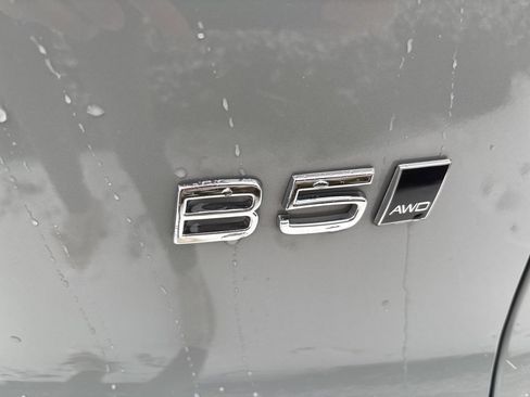 Certified 2025 Volvo XC40 B5 Plus image 7