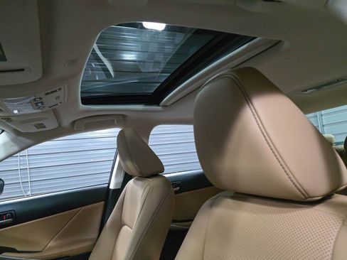 Used 2018 Lexus IS 300 w/ Comfort Package RWD image 18