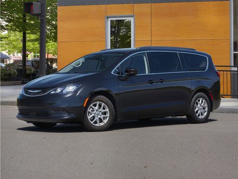 Used 2021 Chrysler Voyager LX FWD image 1
