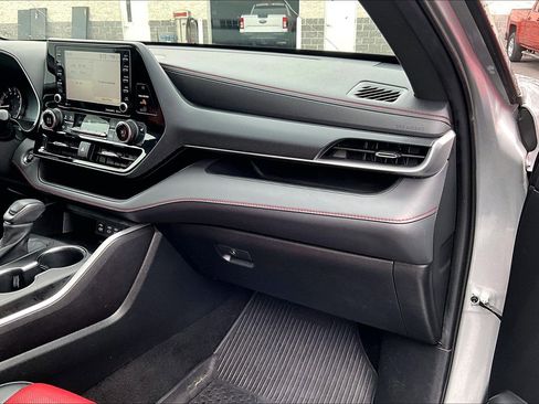 Used 2022 Toyota Highlander XSE image 17
