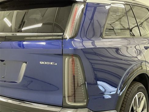 New 2026 Cadillac Vistiq Sport w/ LPO, Floor Liner Package image 16