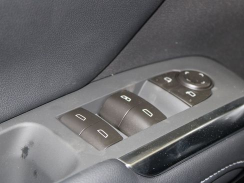 New 2026 Chevrolet Traverse LT w/ Sun and Wheel Package FWD image 39