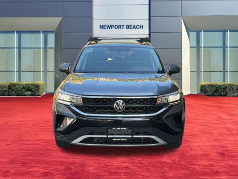 Used 2022 Volkswagen Taos SE FWD image 6