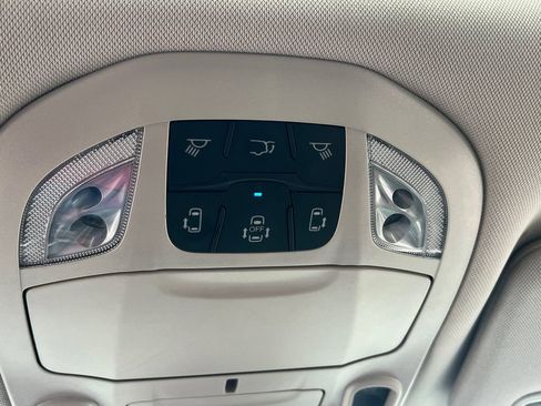 Used 2023 Chrysler Pacifica Limited image 26