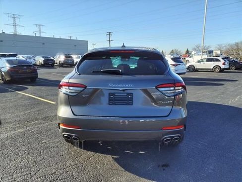 Used 2024 Maserati Levante GT Ultima AWD/4WD image 3