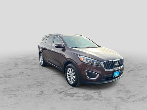 Used 2018 Kia Sorento LX AWD/4WD image 3