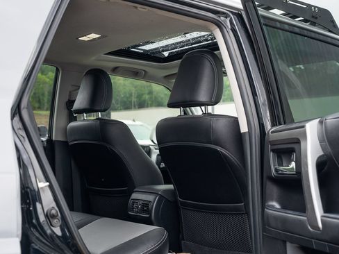 Used 2022 Toyota 4Runner SR5 Premium w/ Moonroof Package AWD/4WD image 17