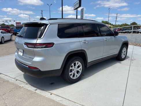 Used 2023 Jeep Grand Cherokee L Limited w/ Trailer Tow Group (B) AWD/4WD image 8