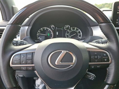 Used 2022 Lexus GX 460 Premium w/ Premium Package image 22