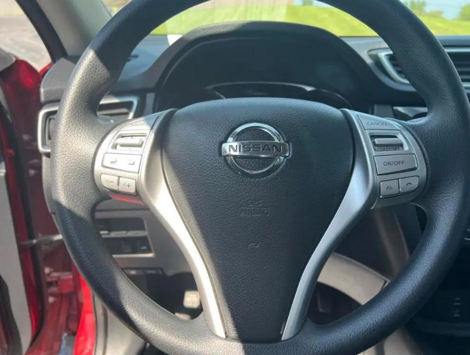 Used 2016 Nissan Rogue SV AWD/4WD image 9