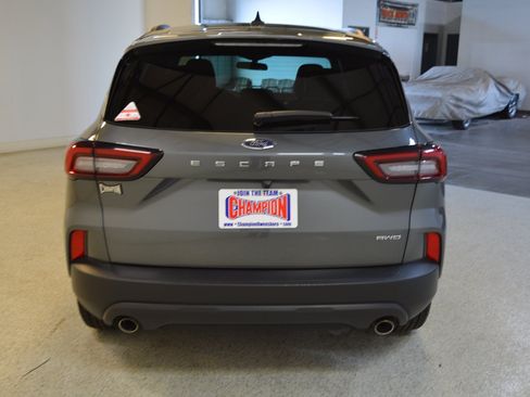 Used 2025 Ford Escape ST-Line Select AWD/4WD image 4
