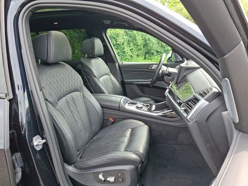 Used 2023 BMW X7 M60i w/ Executive Package AWD/4WD image 3