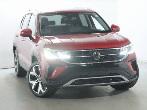 Used 2023 Volkswagen Taos SEL AWD/4WD image 2