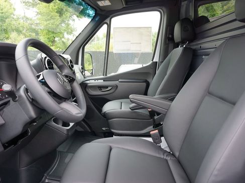 New 2025 Mercedes-Benz Sprinter 2500 image 9