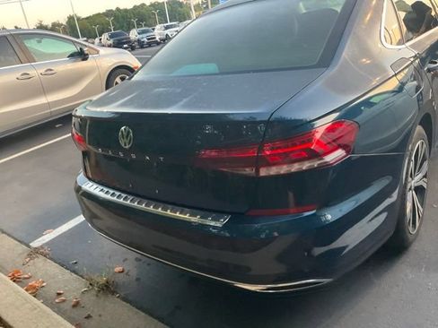 Used 2022 Volkswagen Passat 2.0T SE FWD image 9