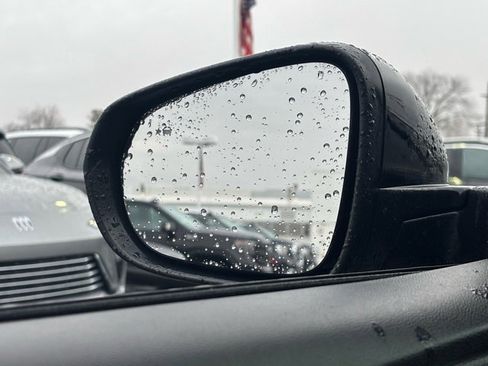 Certified 2025 Chevrolet Trax RS w/ Sunroof Package image 33