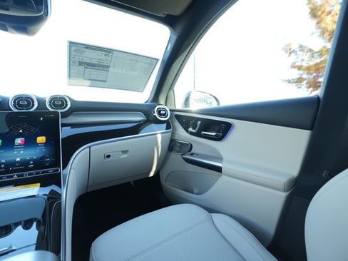 Used 2026 Mercedes-Benz GLC 300 4MATIC image 23