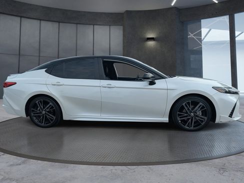 Used 2025 Toyota Camry XSE image 7