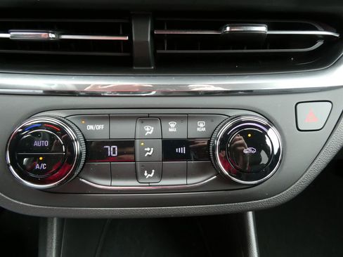 Used 2025 Buick Envista Preferred FWD image 28