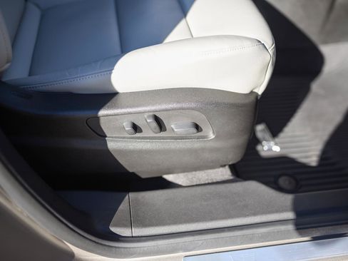 Used 2022 Cadillac XT4 Premium Luxury w/ Enhanced Visibility Package image 43