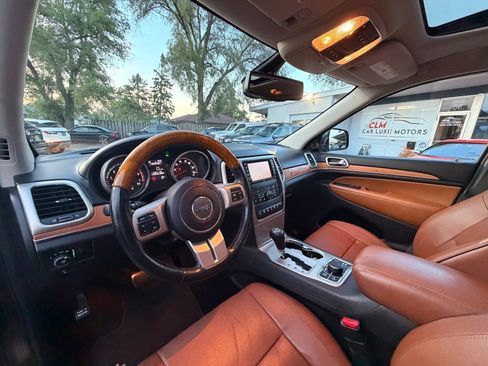 Used 2013 Jeep Grand Cherokee Overland AWD/4WD image 8