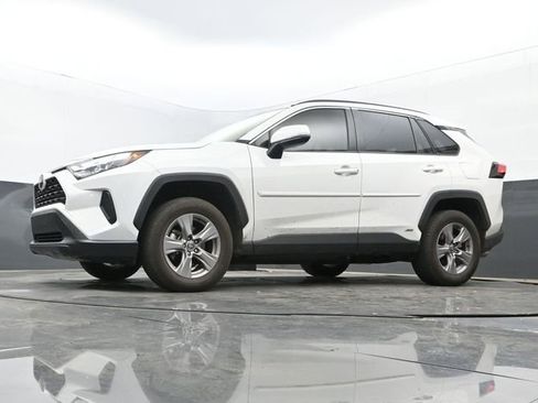Used 2025 Toyota RAV4 XLE w/ Convenience Package image 12