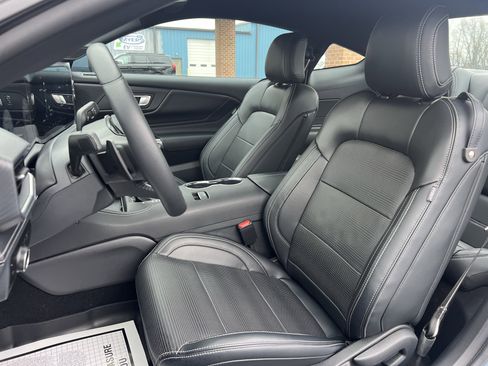 Used 2025 Ford Mustang GT Premium image 12