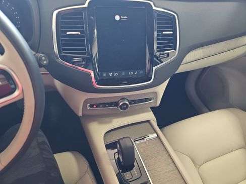 Used 2025 Volvo XC90 B6 Plus w/ Protection Package Premier AWD/4WD image 10