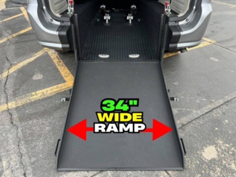Used 2018 Dodge Grand Caravan SE w/ UConnect Hands-Free Group FWD image 50
