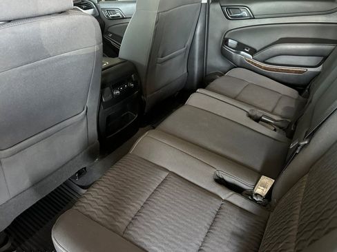 Used 2019 Chevrolet Suburban LS RWD image 9