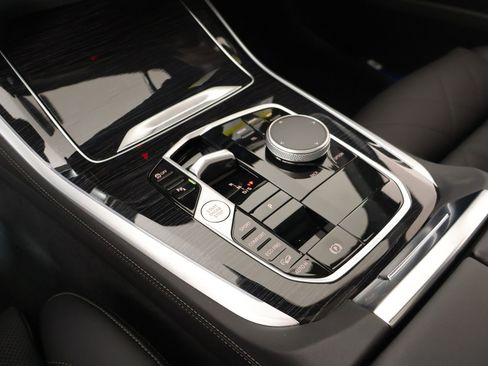 New 2026 BMW X5 xDrive40i w/ M Sport Package AWD/4WD image 8