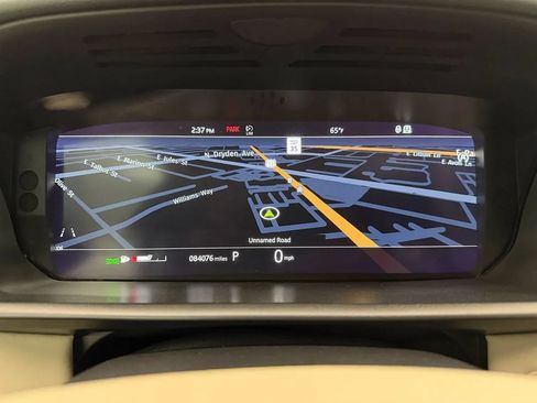 Used 2020 Land Rover Discovery Landmark AWD/4WD image 13