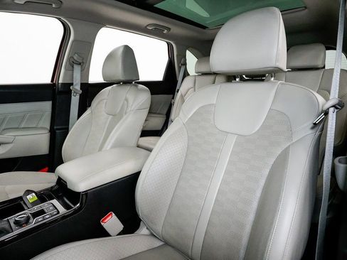 Certified 2024 Kia Sorento SX image 9