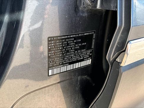 Used 2021 Volkswagen Tiguan SE image 32