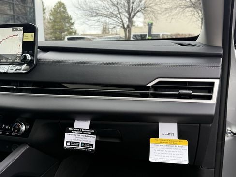 Used 2025 Mitsubishi Outlander SE image 29