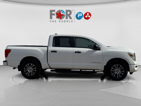 Used 2022 Nissan Titan SV w/ SV Convenience Package image 6