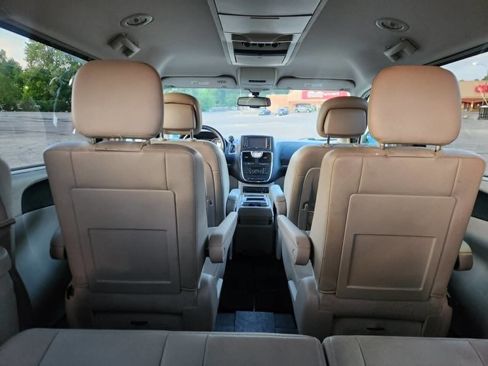 Used 2012 Chrysler Town & Country Touring-L w/ Entertainment Group #2 FWD image 15