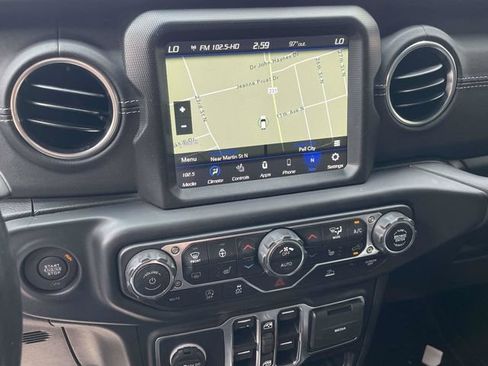 Used 2022 Jeep Gladiator Overland w/ Cold Weather Group AWD/4WD image 11