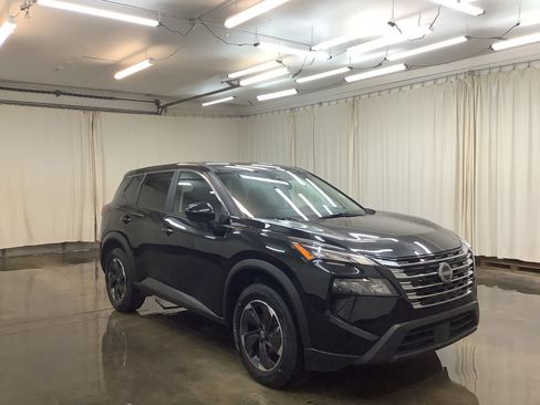 Used 2025 Nissan Rogue SV FWD image 3