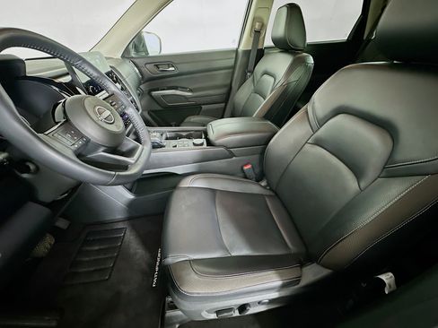 Used 2023 Nissan Pathfinder SL image 13