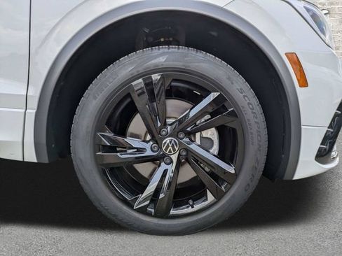 Certified 2023 Volkswagen Tiguan SE R-Line FWD image 11