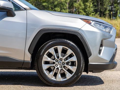 Used 2020 Toyota RAV4 XLE Premium FWD image 5