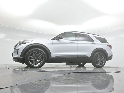 New 2026 Ford Explorer ST w/ Sun And Sound Package image 7